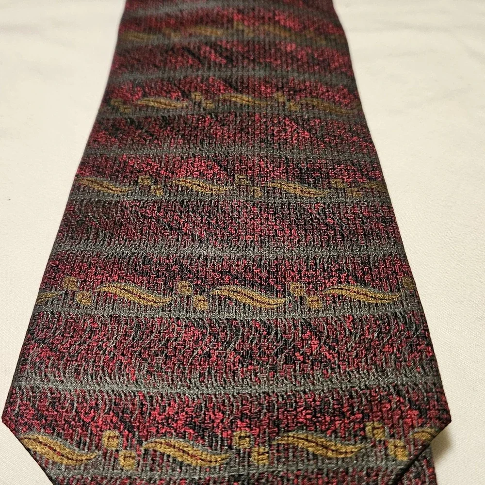 J.‎ Rich Tie
